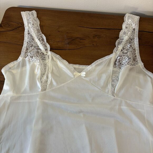 Vintage Bali Ivory Full Slip Lace Trim 100% Nylon Women's Size 42 / Large - Picture 9 of 9